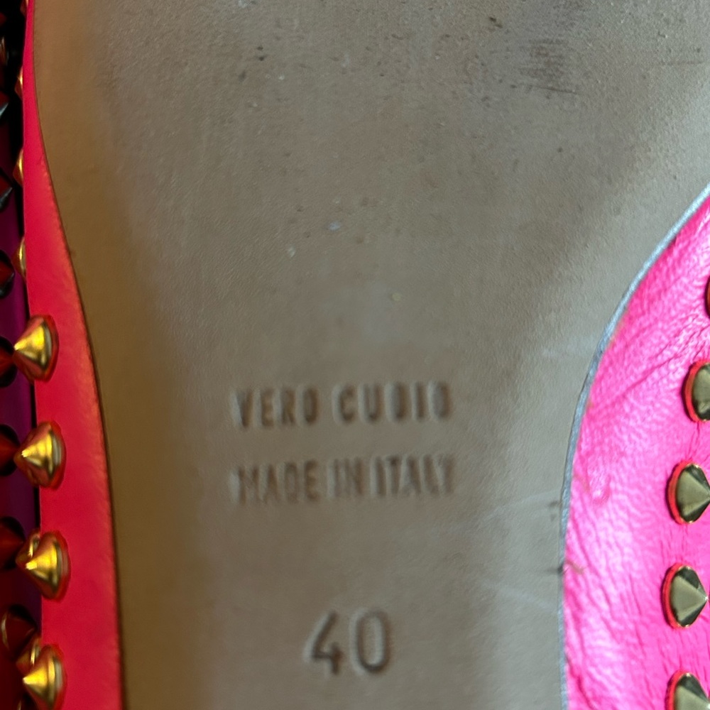 Hot pink leather loafers with gold studs - Sz 10 - Picture 5 of 5